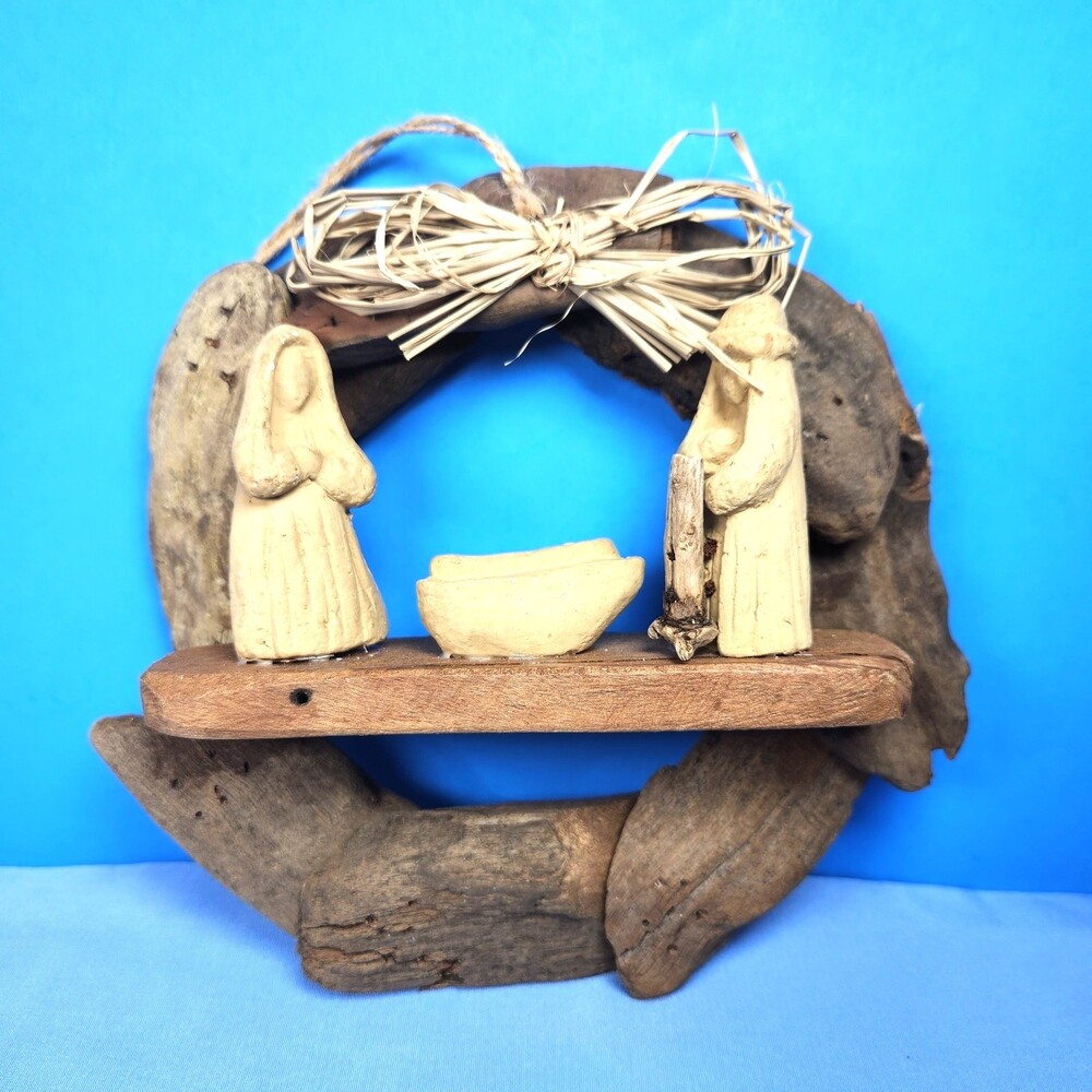 Needzo Rustic Driftwood Nativity Wreath Wall Hanging Holy Family Clay Figurine